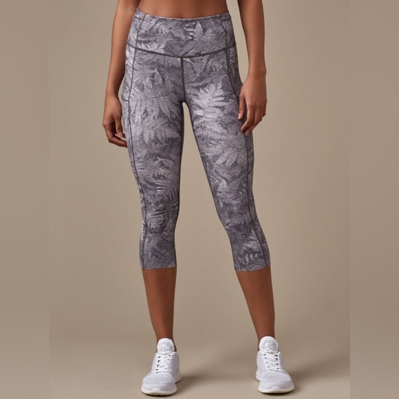 Lululemon Fast & Free Crop (19")
Kindred Spirit Alpine White Multi - Picture 2 of 6